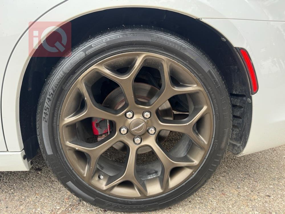 کرایسلەر 300